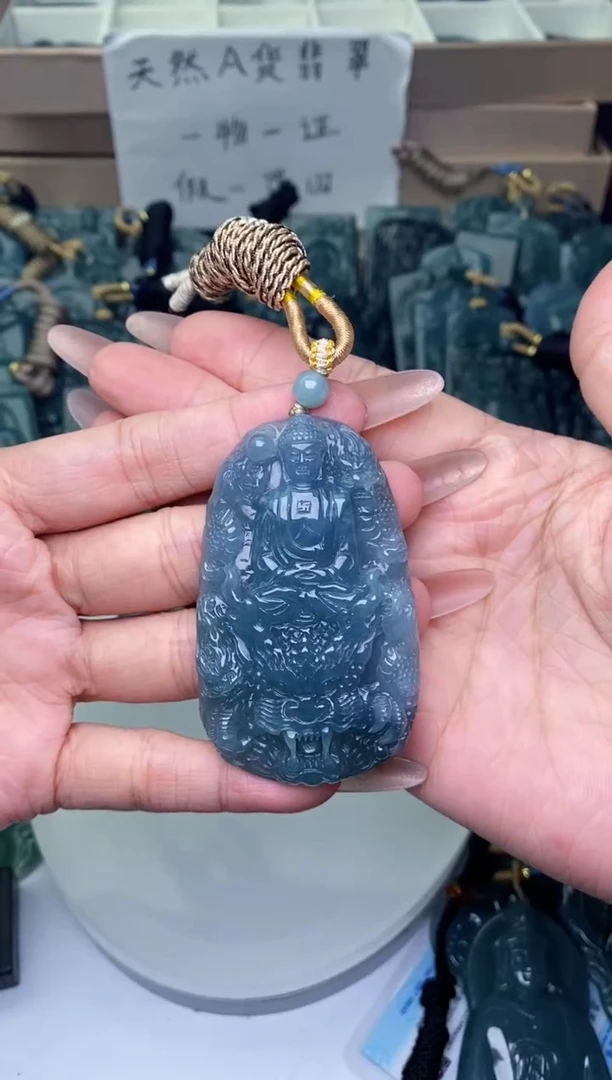 颈饰未镶嵌翡翠