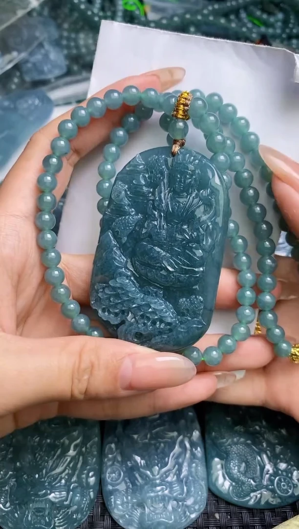【闪购商品】翡翠颈饰未镶嵌          