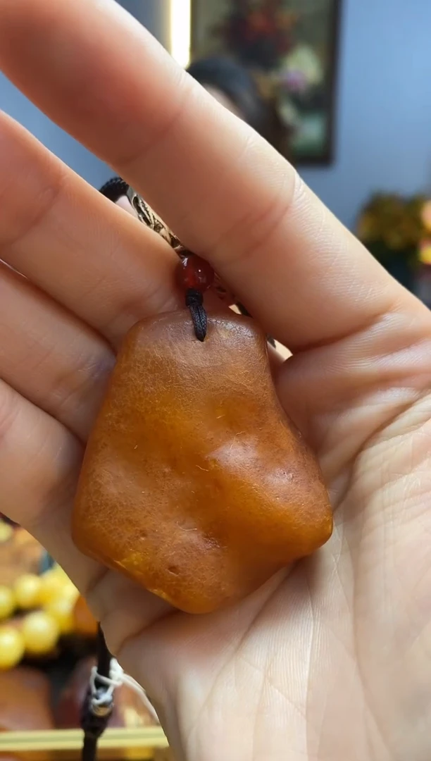 未镶嵌颈饰琥珀吊坠