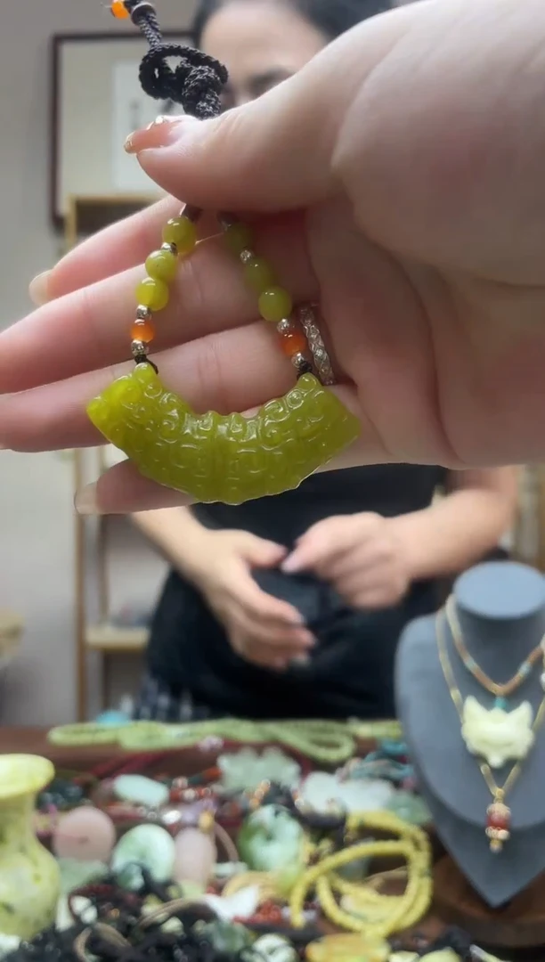 未镶嵌岫玉吊坠·
