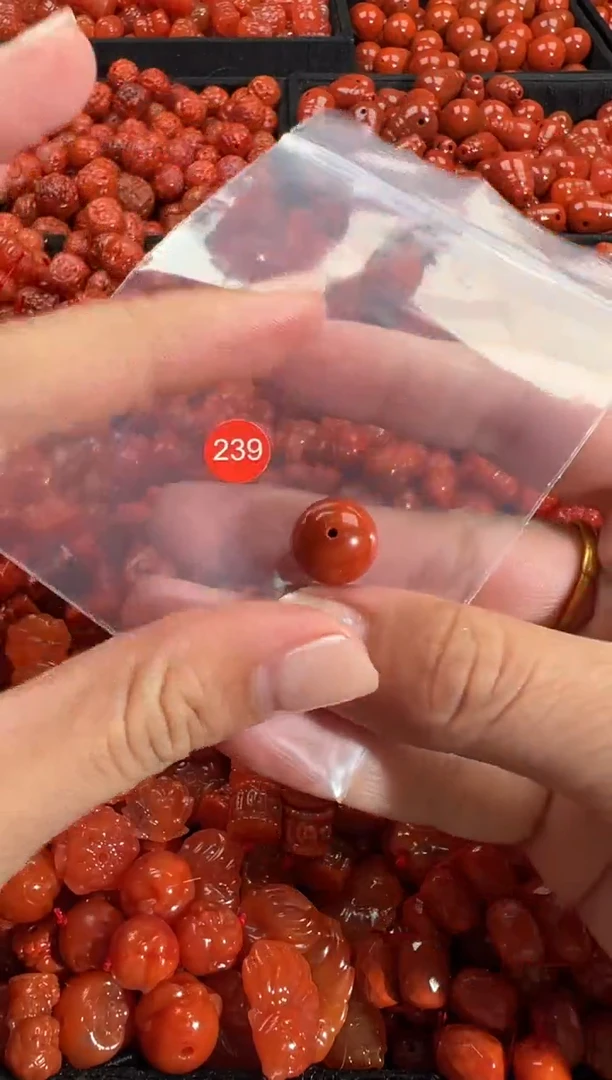 颈饰未镶嵌南红玛瑙1