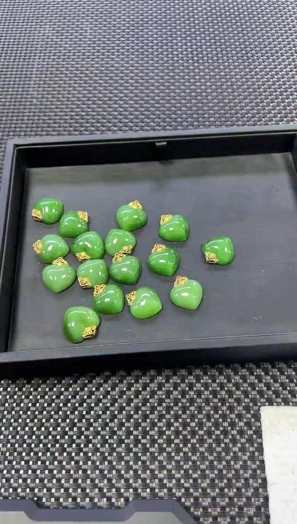 【闪购商品】和田玉吊坠18K金镶嵌碧玉爱心吊坠（多样性发一件）