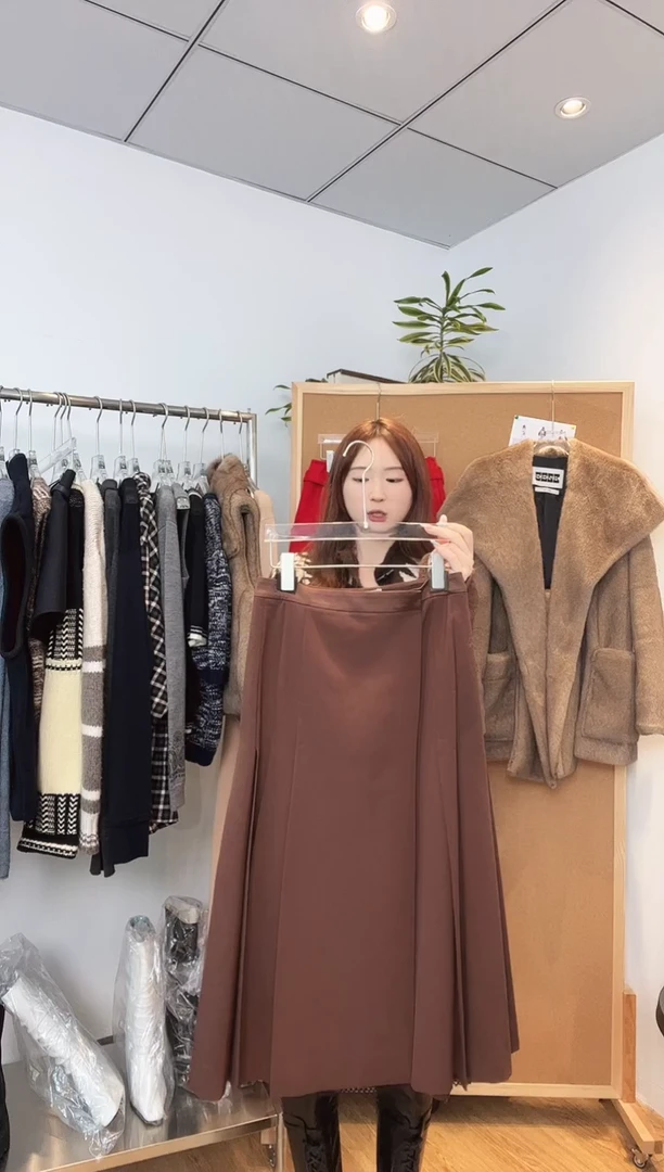 编号021 recto 25新款 长款百褶半裙  待开价