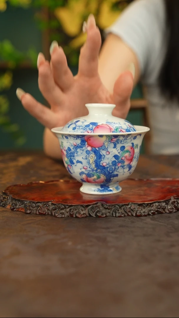 青花手绘桃子盖碗！