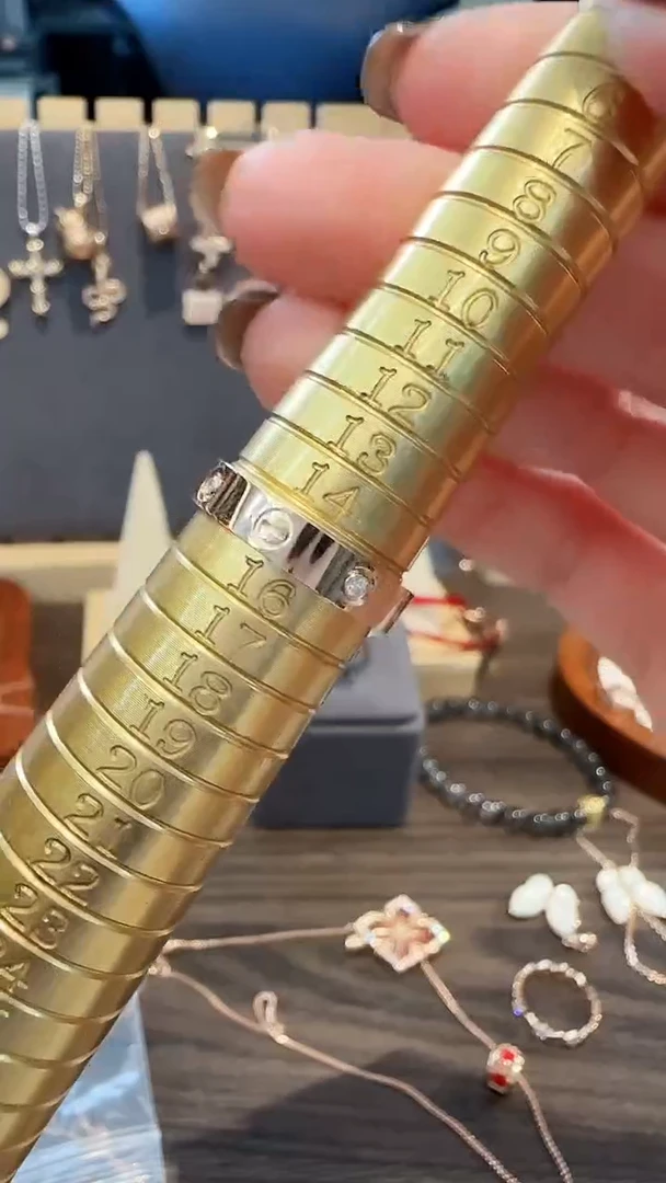 18K金镶嵌戒指/指环天然钻石15号18K金钻石卡卡戒指