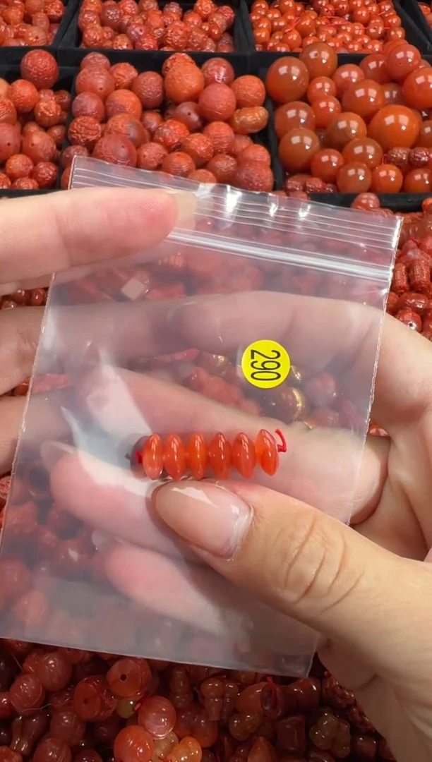 南红玛瑙未镶嵌颈饰1