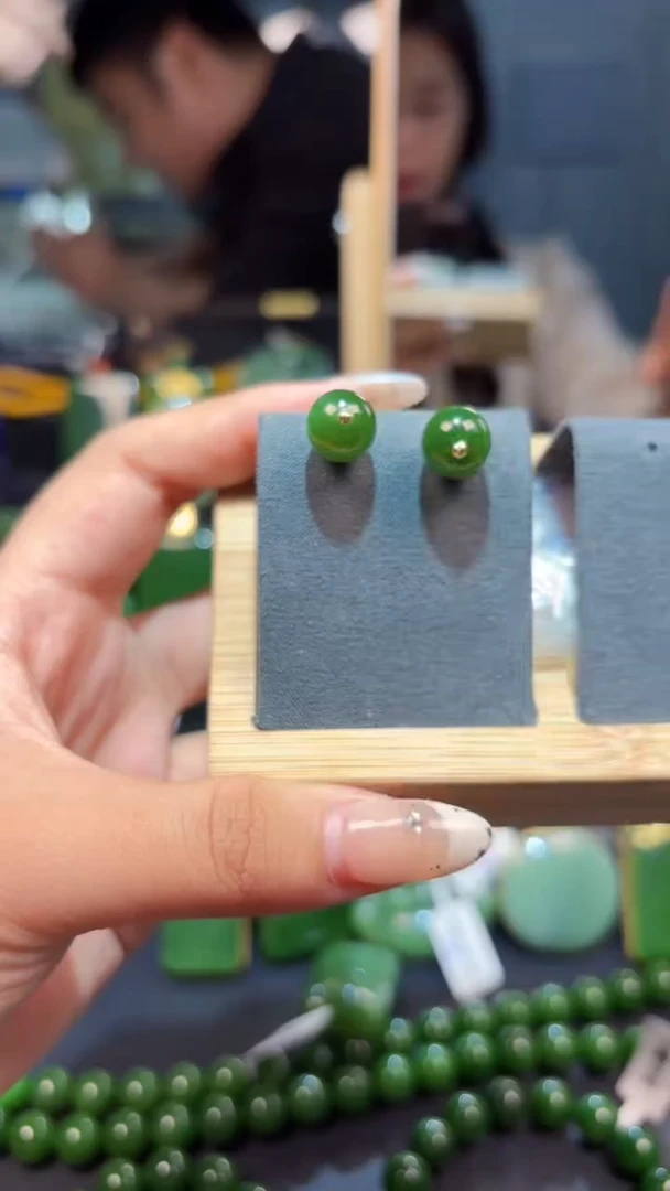 【闪购商品】和田玉（碧玉）挂件18K金镶嵌1