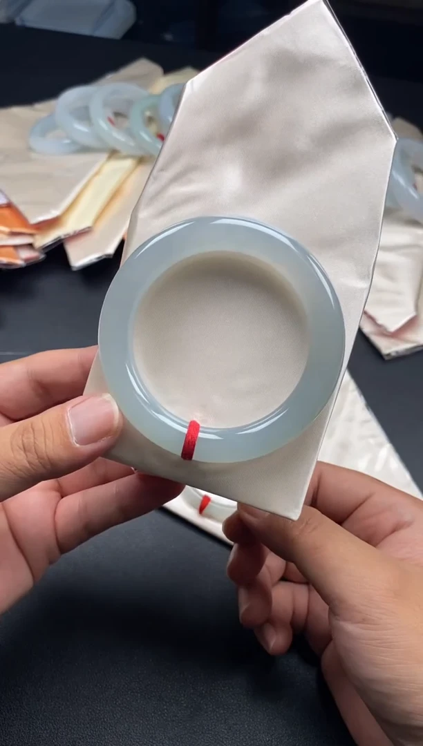 翡翠手镯（圆镯）未镶嵌56-57戴