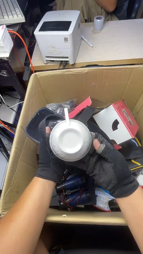 父**裁二手商品不退不换