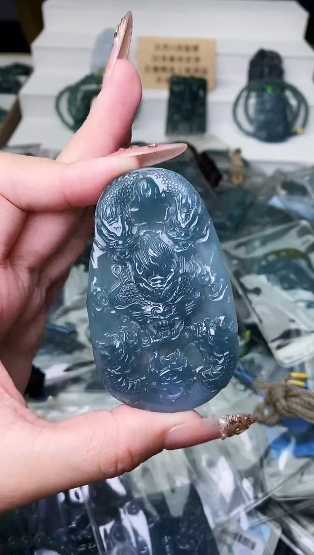 颈饰未镶嵌翡翠