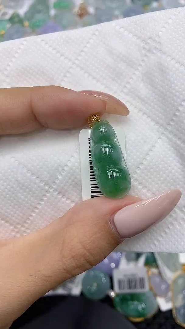 颈饰18K金镶嵌翡翠111111111111