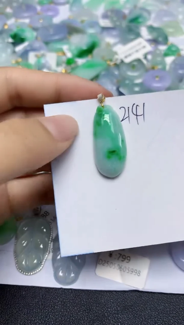 翡翠18K金镶嵌颈饰天然缅甸翡翠A货