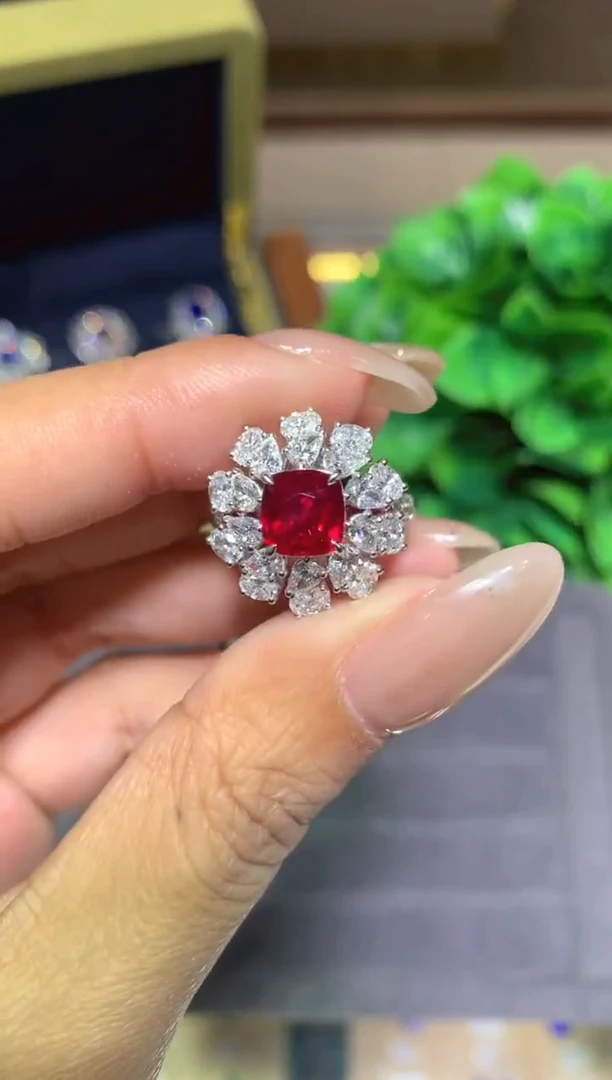 18K金镶嵌戒指红宝石2.03ct