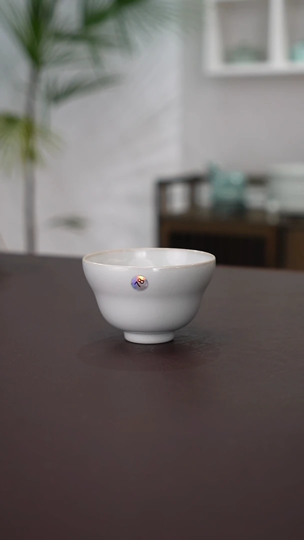 78号月白葫芦杯微瑕    洁