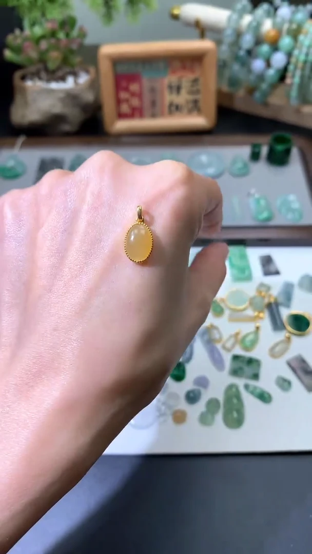 【闪购商品】翡翠吊坠(不含链)18K金镶嵌天然a货翡翠  吊坠qq001