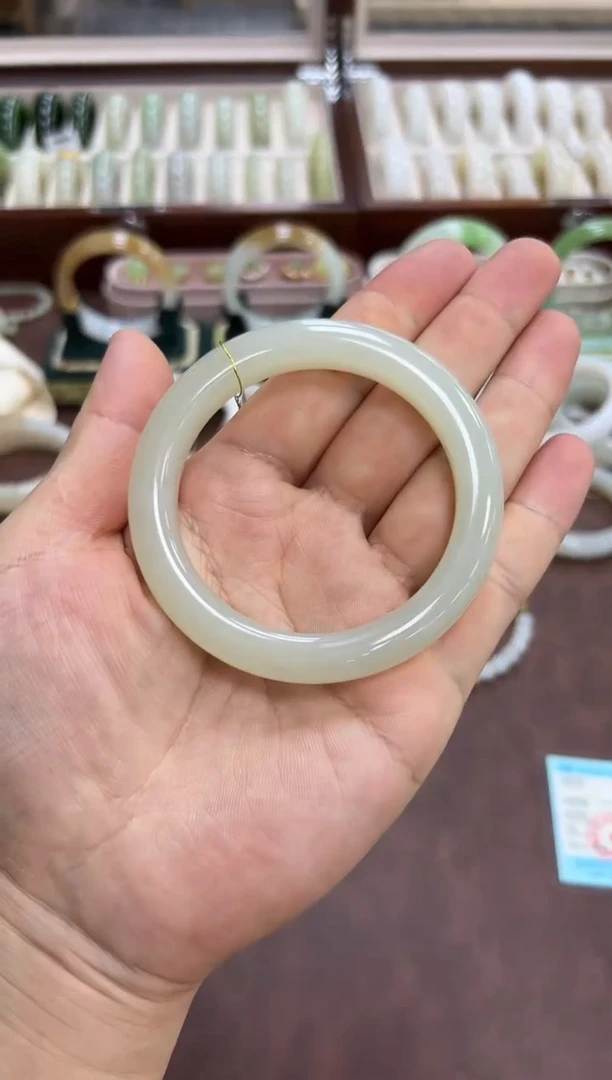 未镶嵌手镯和田玉58  250有明显包容介意勿拍