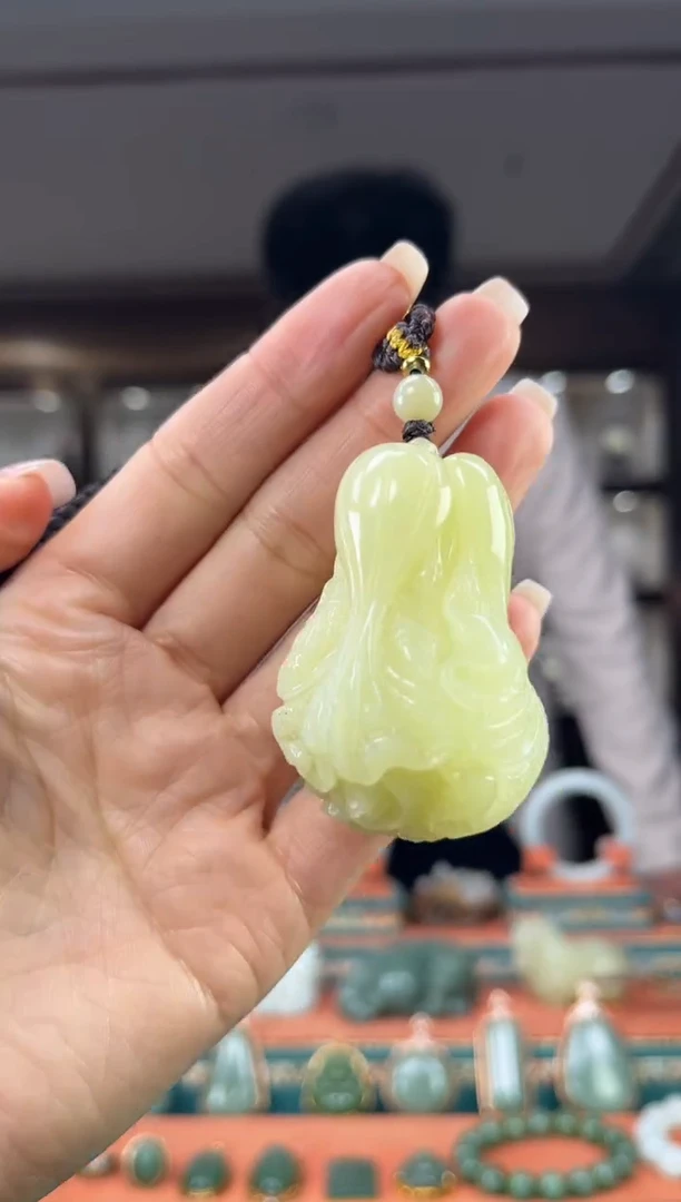 颈饰未镶嵌和田玉佩佩