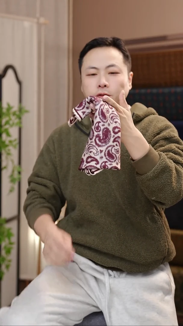 丝绸纯羊绒三角巾