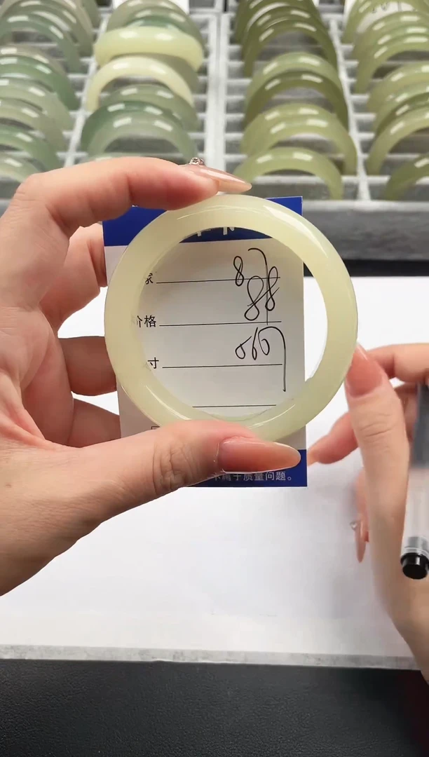 未镶嵌手镯石英质玉蜂蜜水