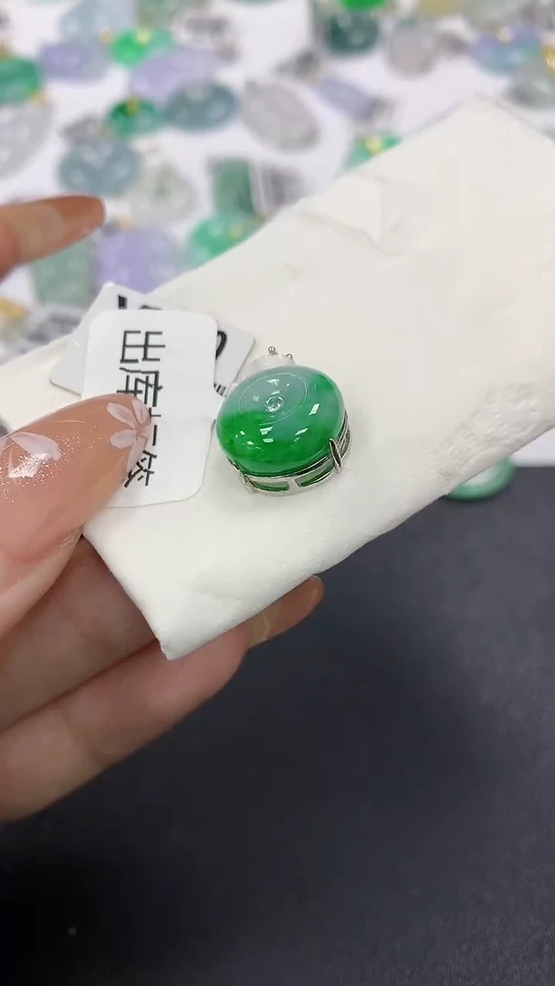 颈饰银S925镶嵌翡翠a货假一赔三支持复检百元上9元证书费自理