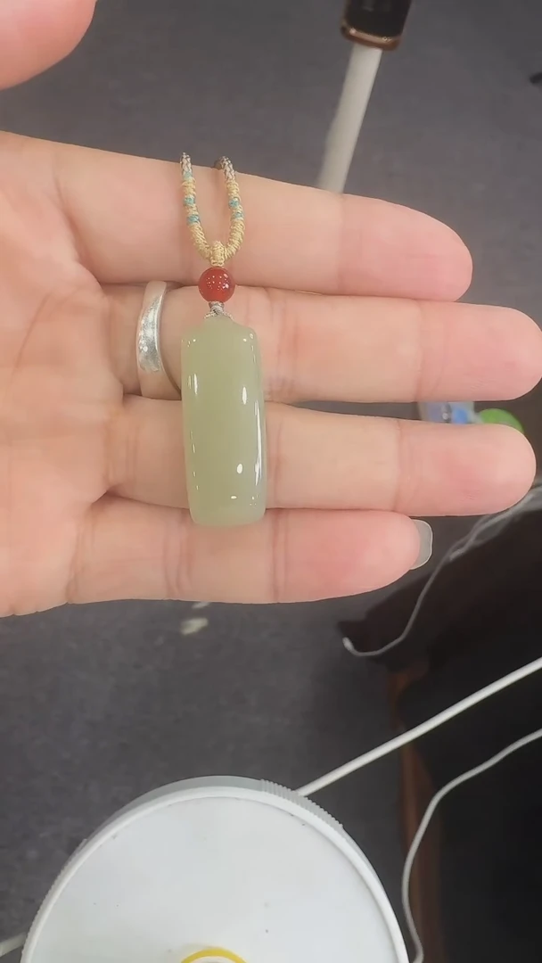 和田玉未镶嵌颈饰无事牌配绳