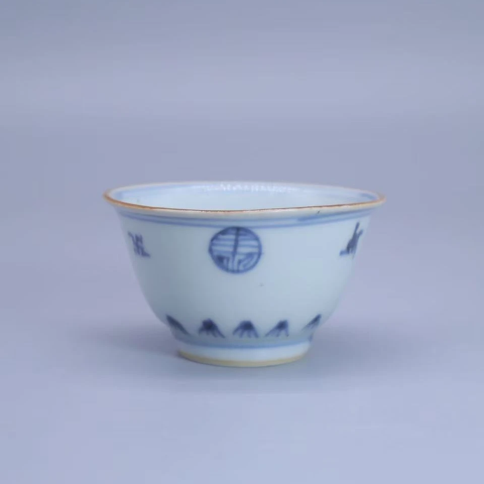 29: 清康熙青花卍字纹杯