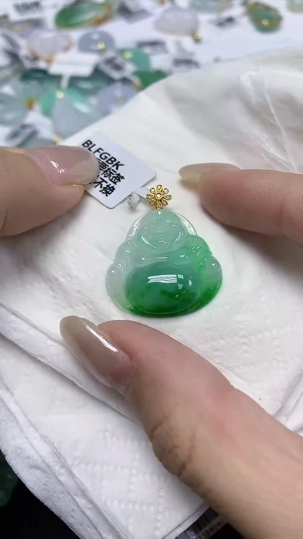 翡翠18K金镶嵌颈饰天然缅甸翡翠A货