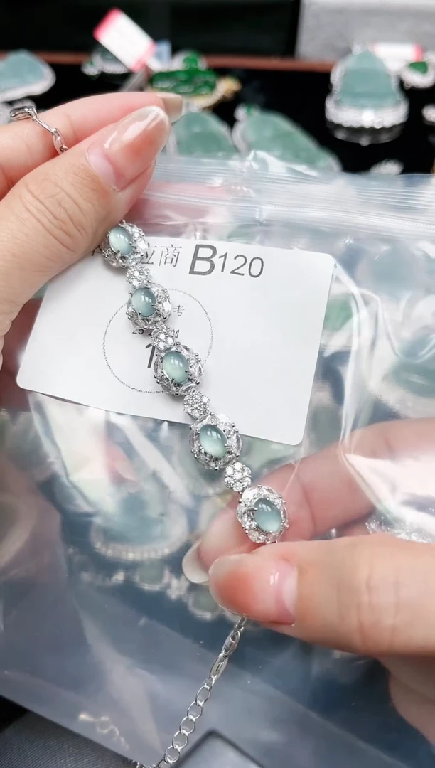 【闪购商品】翡翠颈饰未镶嵌120赠皮绳