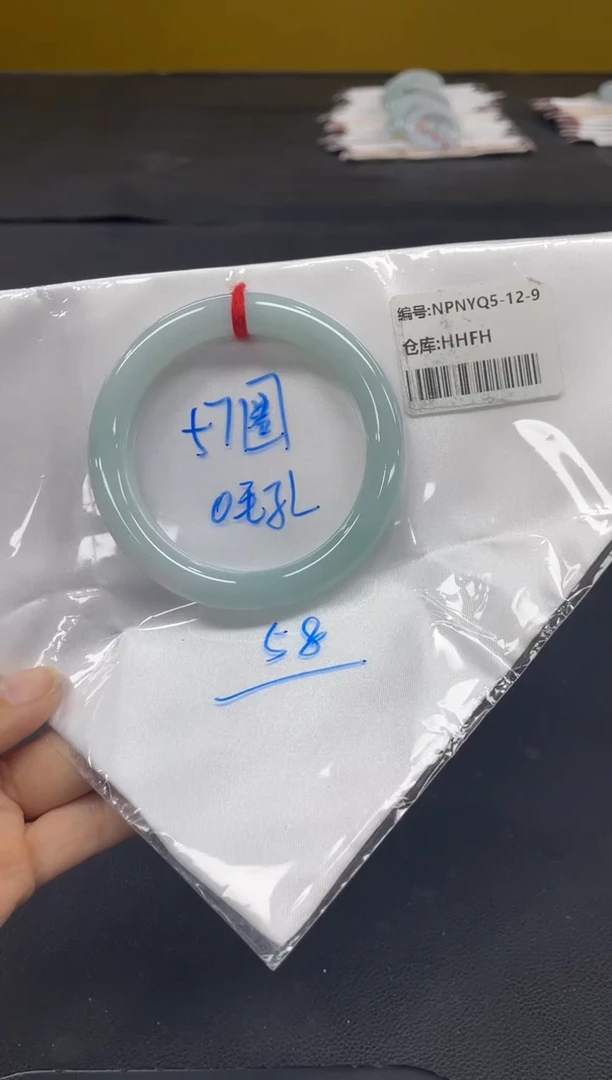 未镶嵌手镯翡翠翡翠手镯