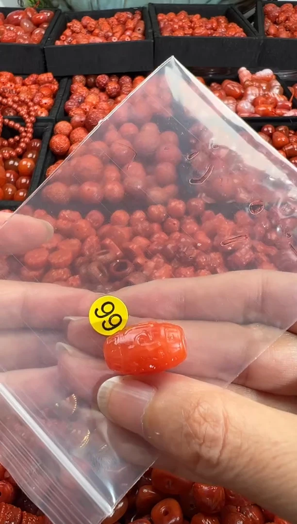 南红玛瑙未镶嵌颈饰1