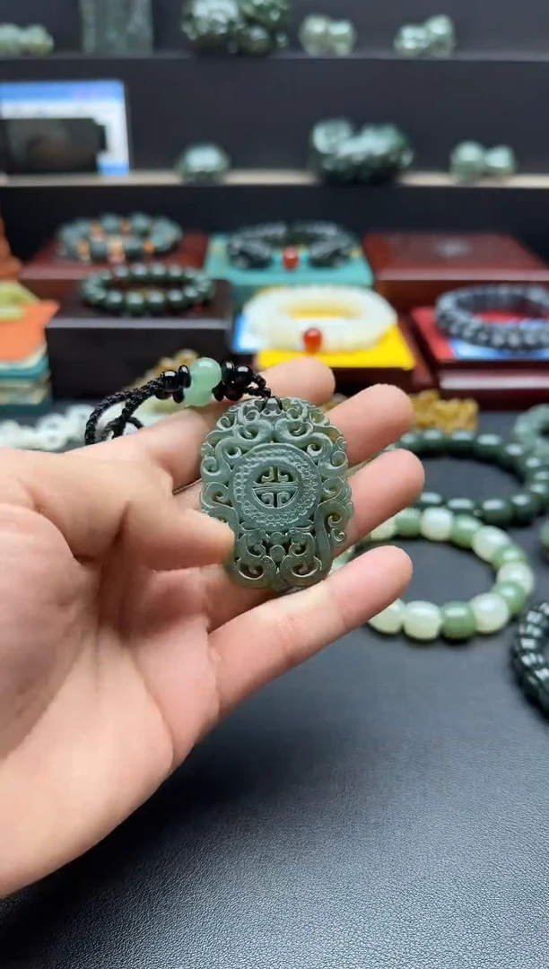 未镶嵌和田玉车挂且末蓝双龙护主万寿如意牌