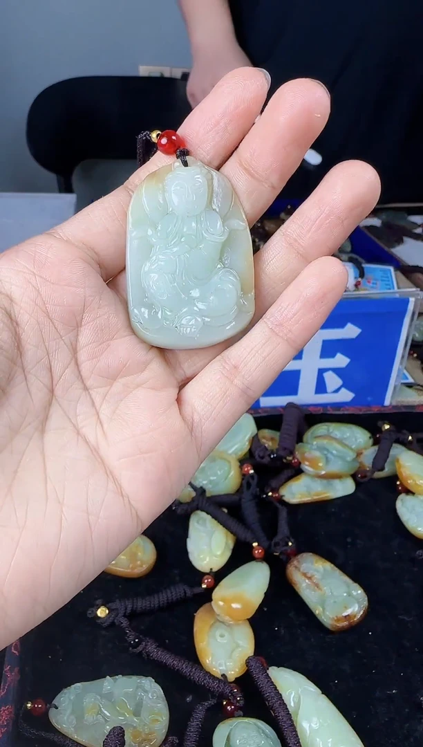 和田玉未镶嵌颈饰1
