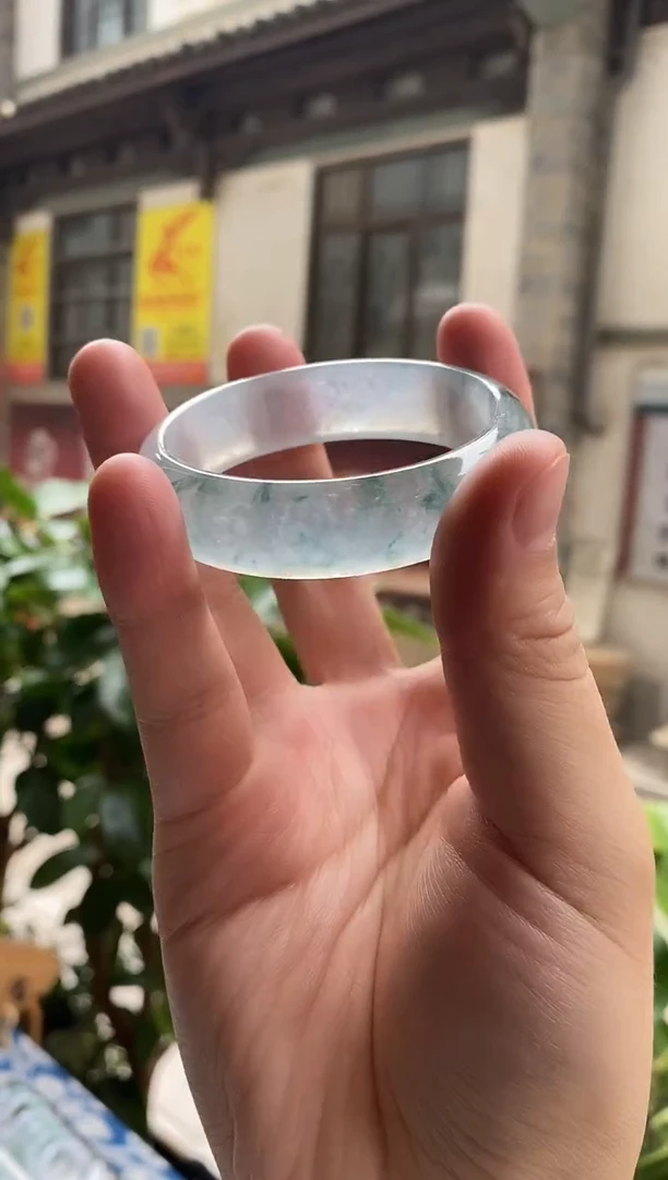 翡翠手镯未镶嵌54圈