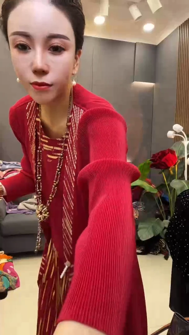 聚酯纤维（涤纶）红色 金边裙
