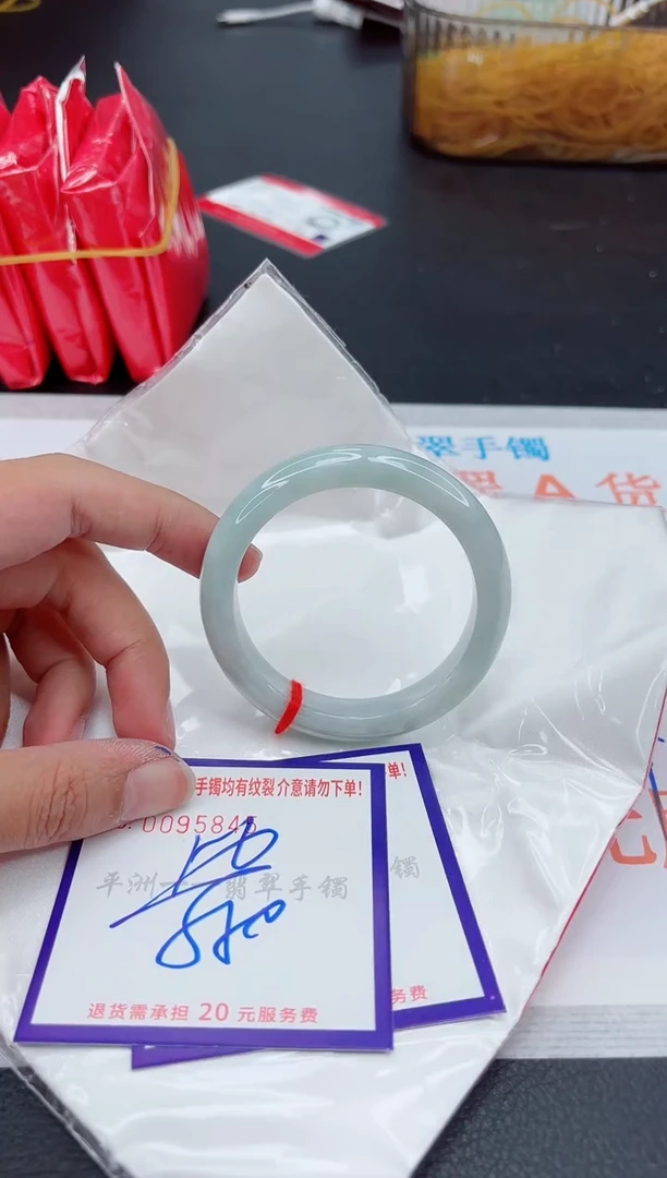 翡翠手镯未镶嵌1