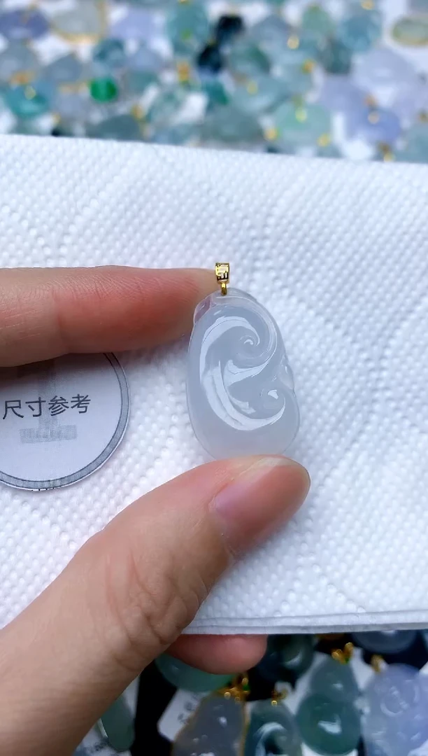 颈饰18K金镶嵌翡翠天然A货翡翠