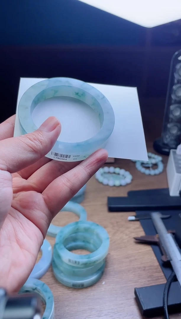 未镶嵌手镯定制翡翠艳*定制