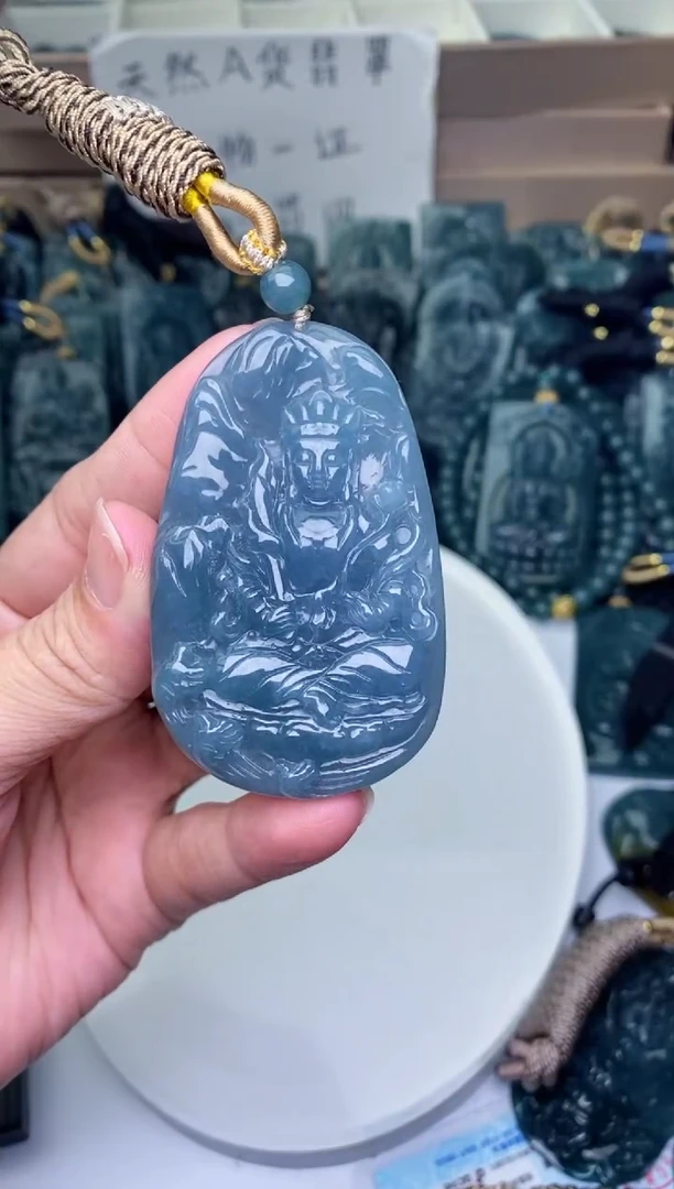颈饰未镶嵌翡翠