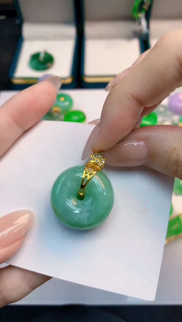 翡翠未镶嵌吊坠(不含链)1