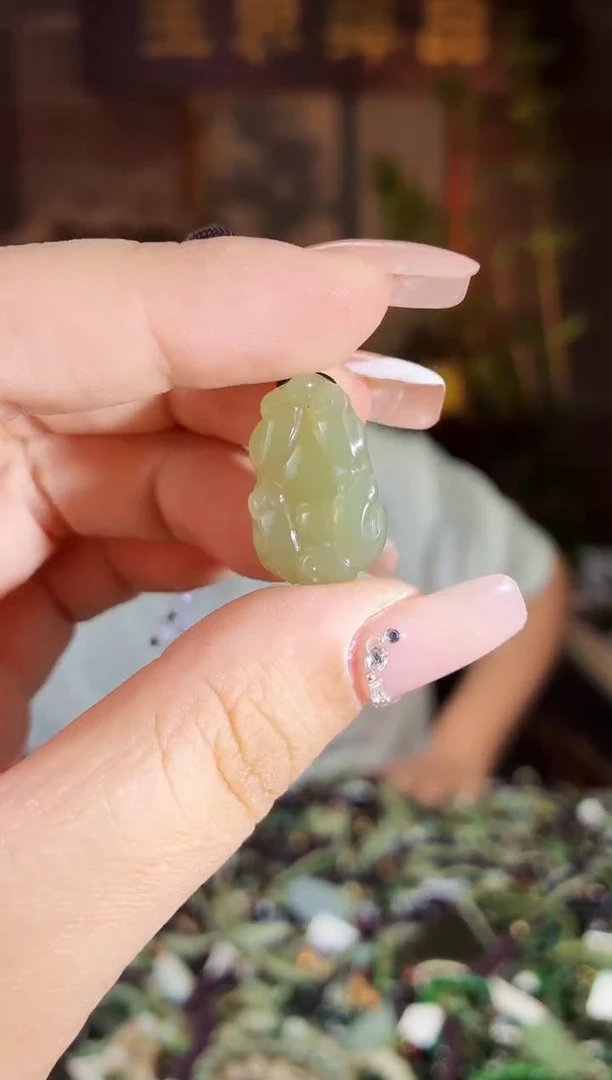 和田玉未镶嵌颈饰拍一发一