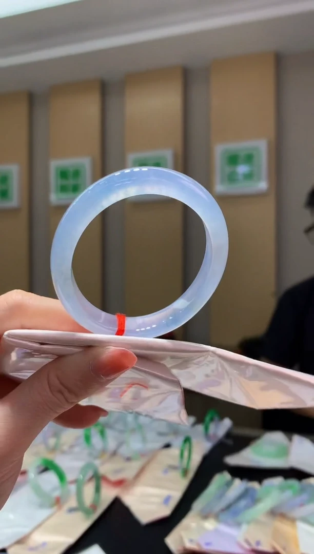 未镶嵌手镯（贵妃镯）翡翠- 圈口55 全款8.5万 定金2万