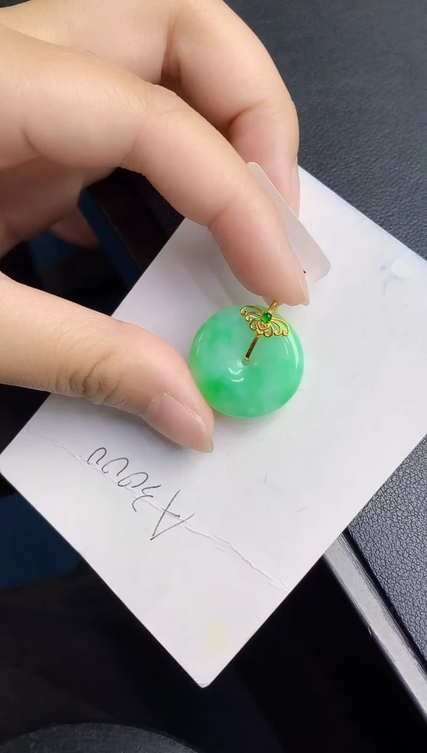 翡翠18K金镶嵌颈饰000000000