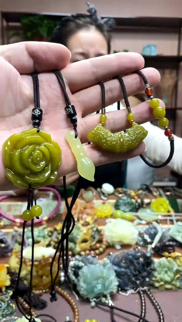 未镶嵌岫玉吊坠·