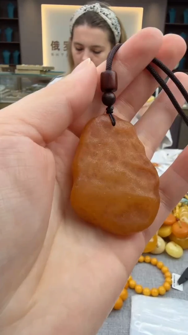 琥珀颈饰未镶嵌67秒拍号 假一罚三