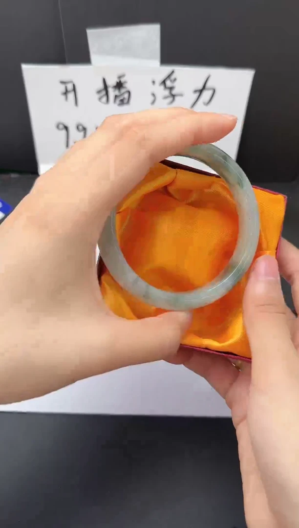 石英质玉手镯未镶嵌7