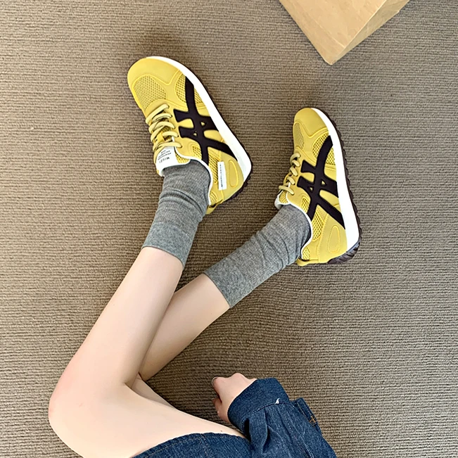 黄色运动休闲鞋女25夏天薄款透气阿甘鞋百搭德训鞋轻便软底跑步鞋