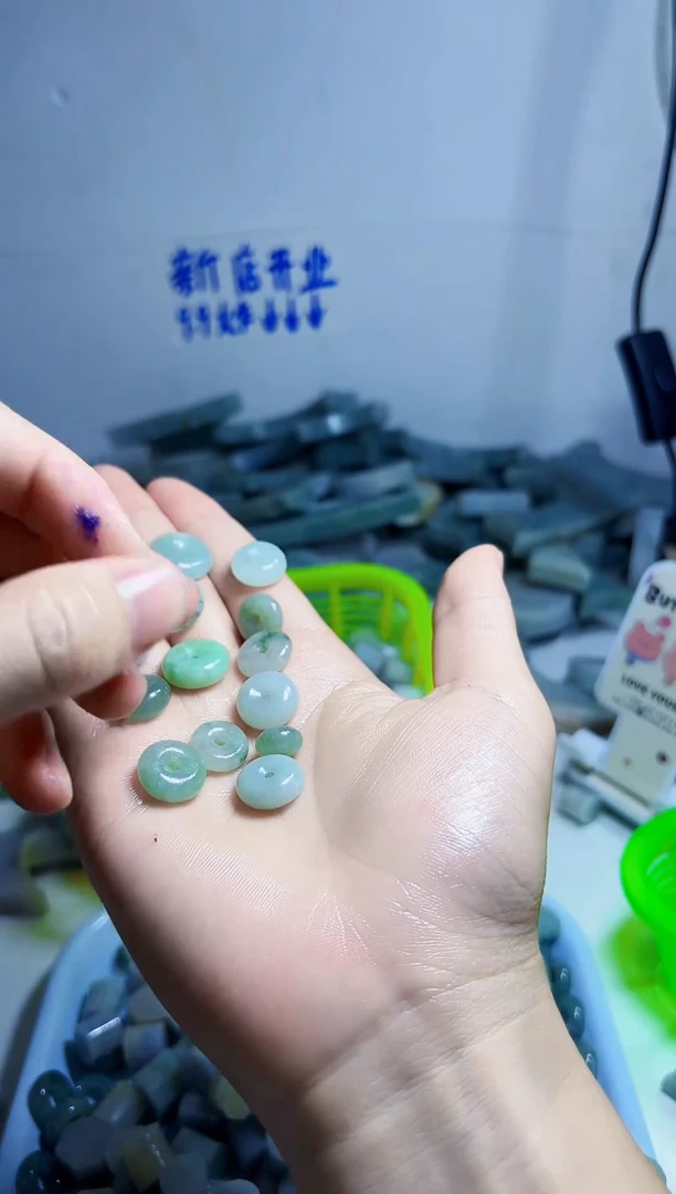 翡翠裸石L****?翡翠裸石缅甸翡翠A货95
