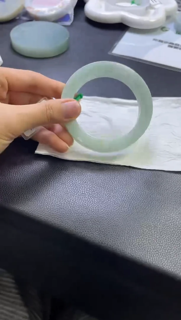 未镶嵌手镯定制翡翠波**?手镯