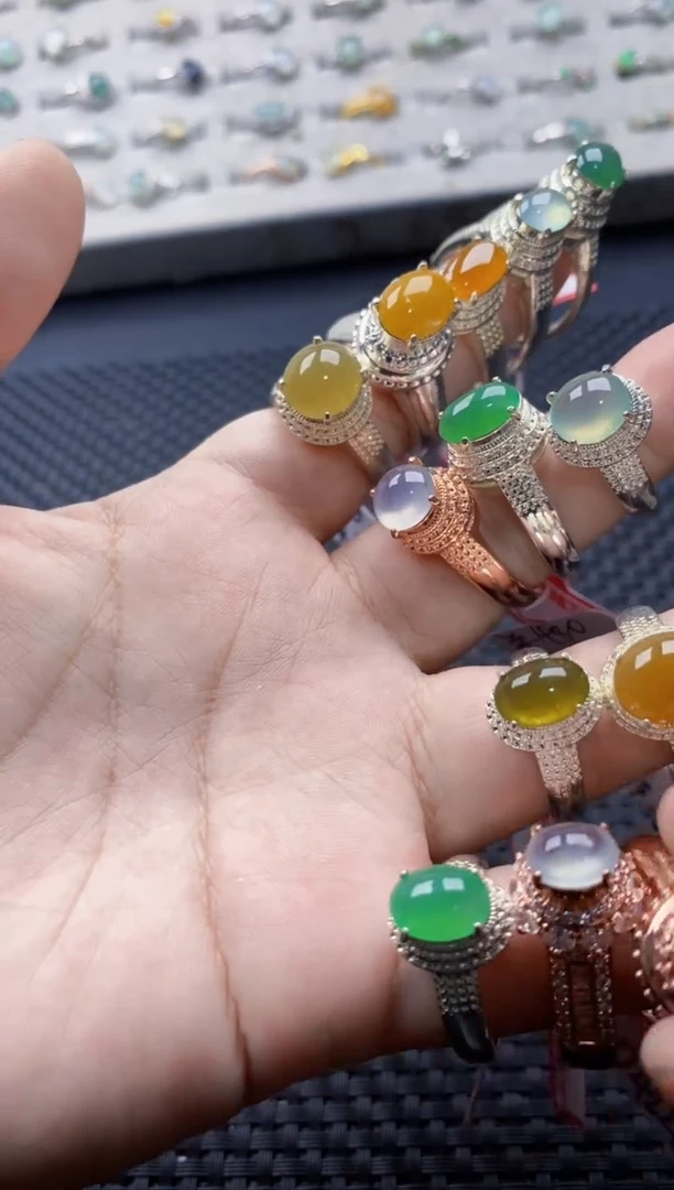 翡翠戒指未镶嵌2500000     36