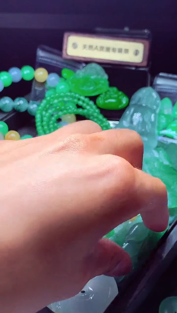 未镶嵌定制翡翠幸*?翡翠毛货定制